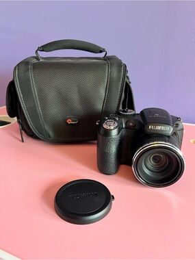 Fujifilm Finepix S2950 Digital Camera with Lowepro Edit 110 Camera Bag